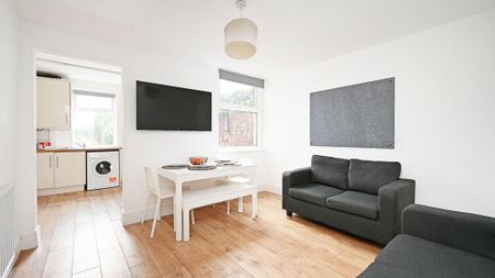 4 bedroom terraced house to rent - Photo 2