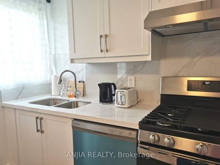 For Lease - 256 Homewood Avenue Unit# unit 1, Toronto, Ontario - Photo 2