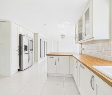 4 bedroom detached house to rent - Photo 6