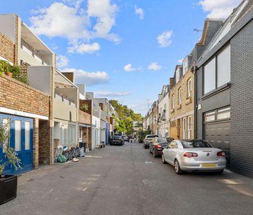 A three bedroom house on Ruston Mews with a balcony - Photo 4