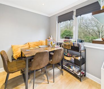 2 bedroom Maisonette in Hillbrow, Reading - Photo 4