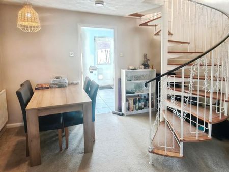 2 bedroom terraced house to rent - Photo 3