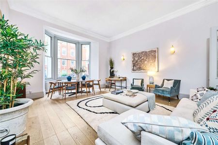 An impressive apartment with wonderful grandeur and style throughout. - Photo 3