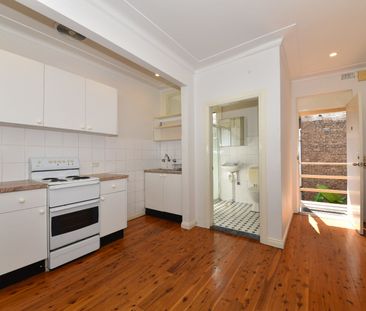 Convenient & spacious 1 bedroom - Photo 3