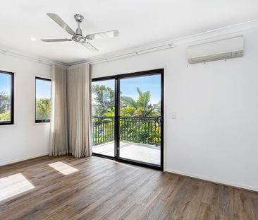 Bright & Spacious Corner Home in Prime Robina Location - Photo 5