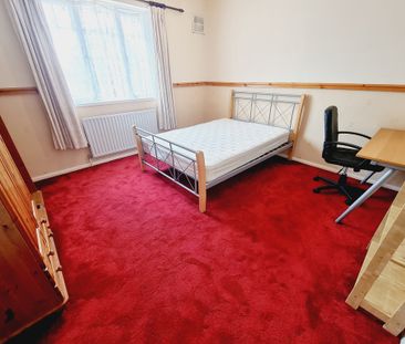 5 Bed Student Accommodation - Photo 3