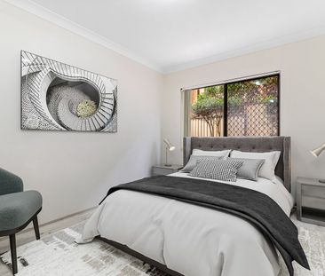 Large Courtyard Apartment - Photo 3