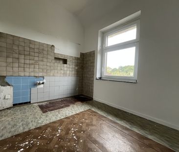 Wohnen mit Altbauflair! Helle 2,5-Zimmerwohnung mit hohen Decken in... - Photo 6