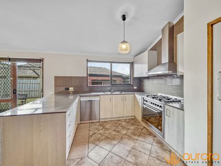 9 Warburton Court, Endeavour Hills VIC 3802 - House For Rent | Domain - Photo 2