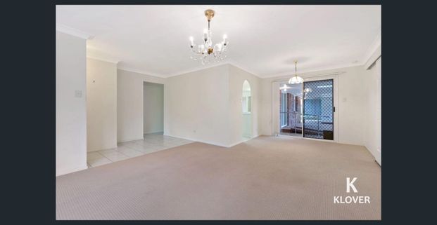 ✨ Spacious Family Home with Versatile Living Areas in a Prime Location✨ - Photo 1