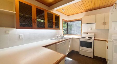 CASHMERE - 2 BEDROOMS, 1 BATHROOM, HEATPUMP, DOUBLE GARAGE - Photo 4