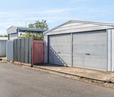 Spacious 3-Bedroom Home in the Heart of Geelong - Photo 2