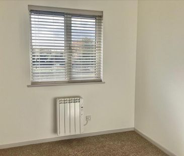 3 bedroom end of terrace house to rent - Photo 3