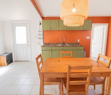 COZY 2 BEDROOM HOUSE IN FORT ERIE!! - Photo 3