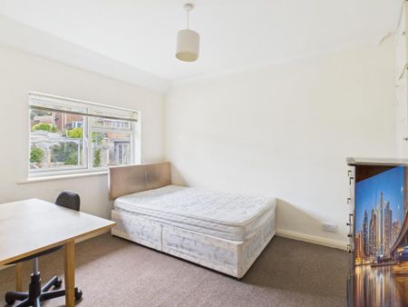 4 bedroom terraced house to rent - Photo 5