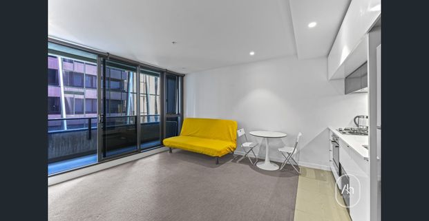 Stylish One-Bedroom Furnished Apartment in the Heart of Melbourne - Photo 1