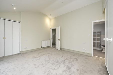 5 bedroom detached house to rent - Photo 3