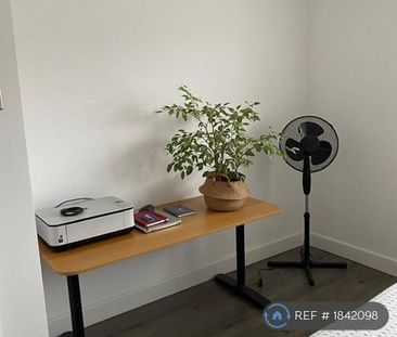 3 bedroom end of terrace house to rent - Photo 4