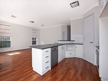 Family home in Lightsview! - Photo 2