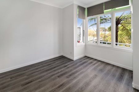 Aro Valley , Spacious 5 bedroom flat - Photo 2