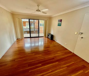 Conveniently Located Apartment! - Photo 1