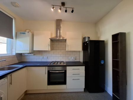 3 Bed Flat, Salterford Road, SW17 - Photo 3
