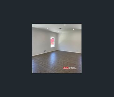 Modern 3 Bedroom Stylish House - Photo 2