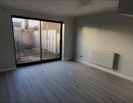 2 bedroom end of terrace house to rent - Photo 1