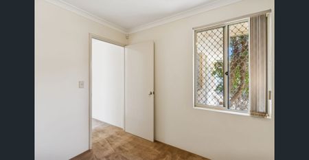 WELL PRESENTED 2 BEDROOM VILLA IN WELL KEPT COMPLEX - Photo 2