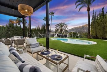Stunning modern family villa in the prestigious heart of Las Brisas