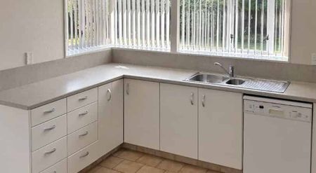 KNIGHTSBRIDGE - 3 BEDROOMS - Photo 2