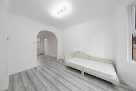 4 bedroom detached house to rent - Photo 3