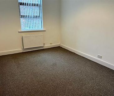 3 Bedroom Apartment For Rent in Oldham Road, Newton Heath, Manchester - Photo 2