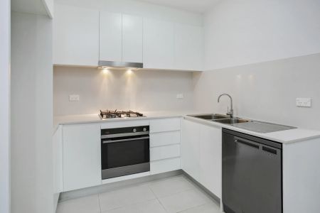 Stylish One-Bedroom + Study Modern Apartment - Photo 2
