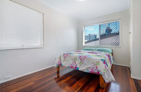 Coastal Top Floor Unit In Mermaid Beach! - Photo 2