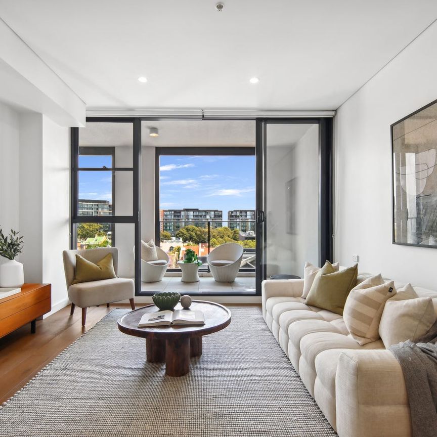 MGM MARTIN – TWO BEDROOM APARTMENT (USE W1 GATE, UNIT ON LEVEL 5) - Photo 1