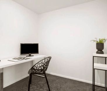 Modern and spacious 2 bed Apartment, plus study! - Photo 1