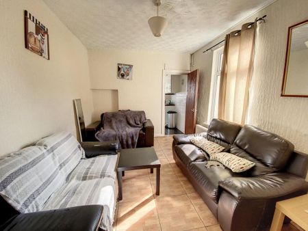 3 bedroom end of terrace house to rent - Photo 4