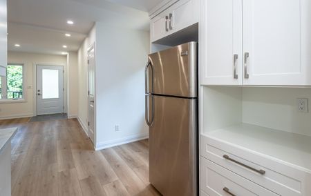 For Lease - 45 Astoria Avenue Unit# 2, Toronto, Ontario - Photo 3