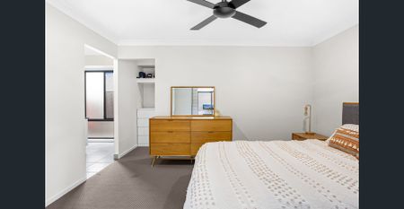 Spacious Family Home with Multiple Living Areas, Ducted Air & Garden Maintenance Included. Contact Julie Sykes 0438 050 110 - Photo 2