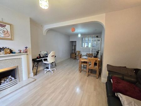 3 Bed Terraced House For Rent - Photo 2