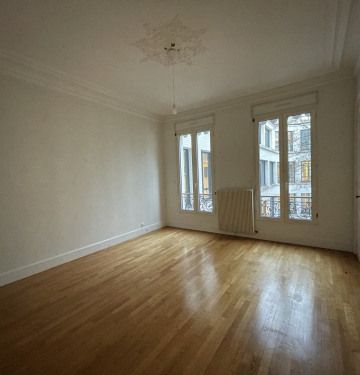 Appartement • Saint Philippe du Roule - Photo 1