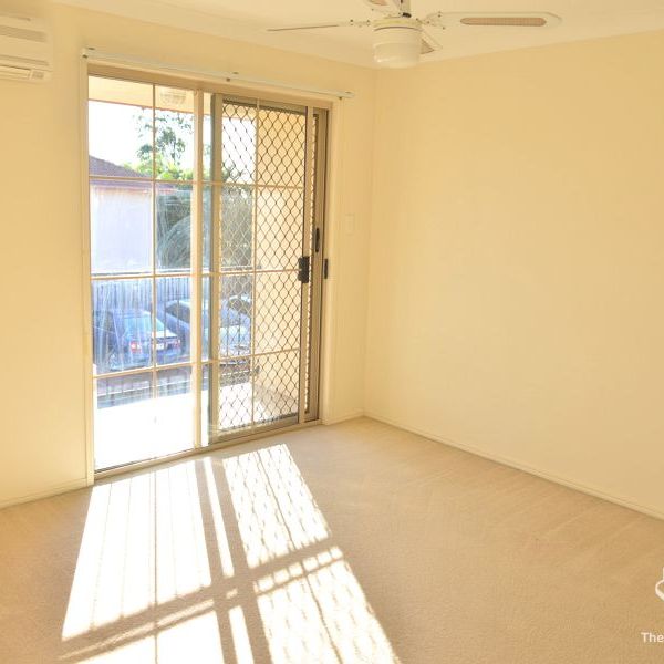 Walk to School! Sweet townhouse for rent in Sunnybank Hills - Photo 1