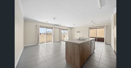 Contemporary Family Living with Spacious Open Plan Design - Photo 5