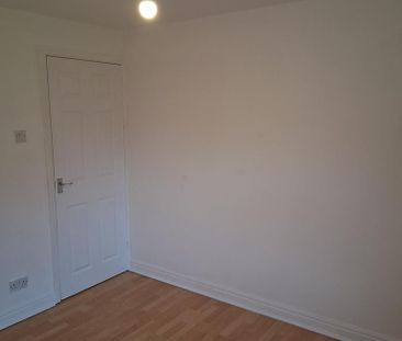 2 bedroom end of terrace house to rent - Photo 4
