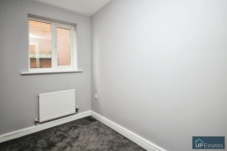 4 bedroom detached house to rent - Photo 4