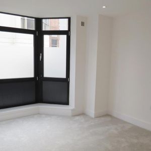 Russell Mews - Photo 2