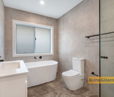 MODERN THREE BEDROOM TOWNHOUSE - Photo 5