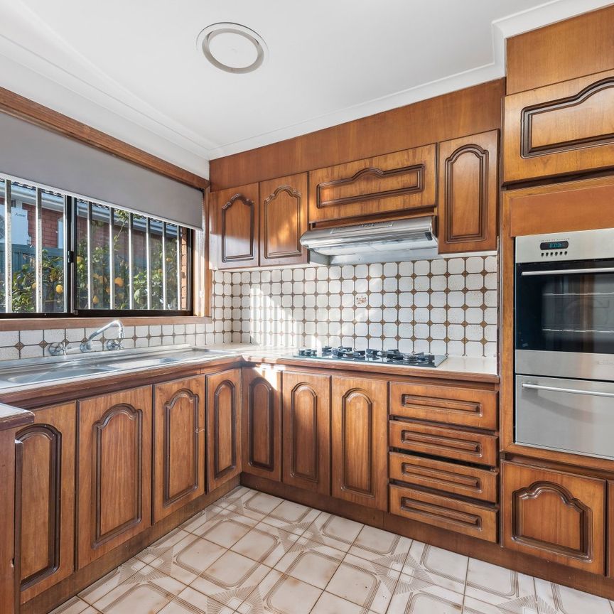 2/1 Broadhurst Avenue, Reservoir - Photo 1