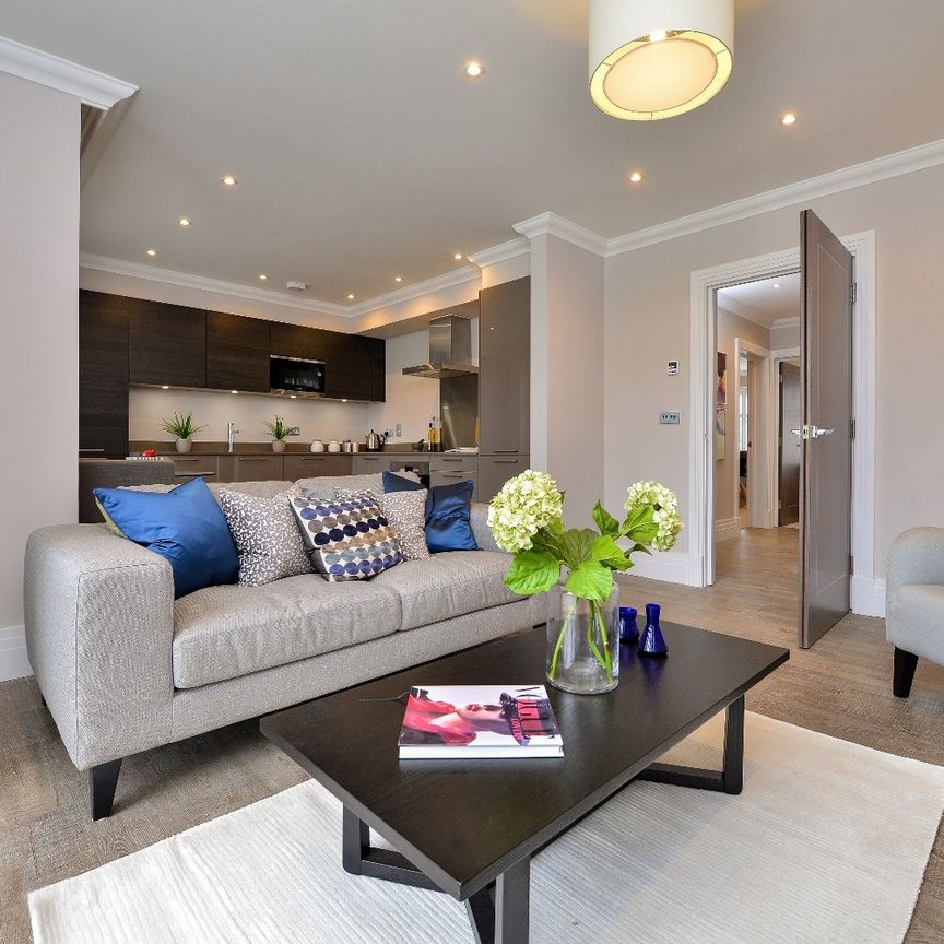 Flat to rent - Park Avenue, Bromley, BR1 - Photo 1